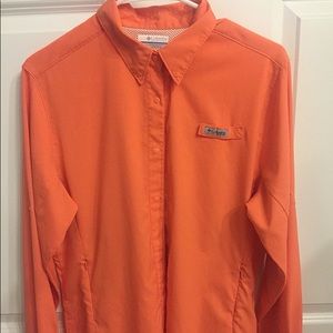 💥Women’s Columbia PFG shirt.